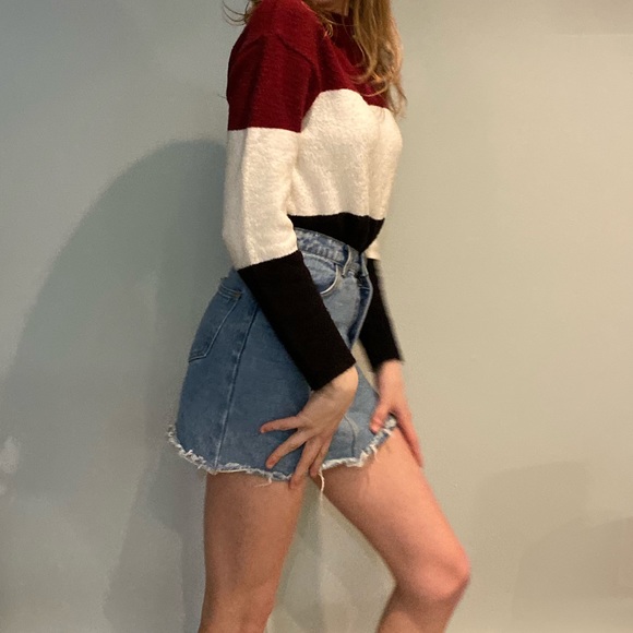 🎉2/$25 Colour block turtleneck sweater! - Picture 3 of 8